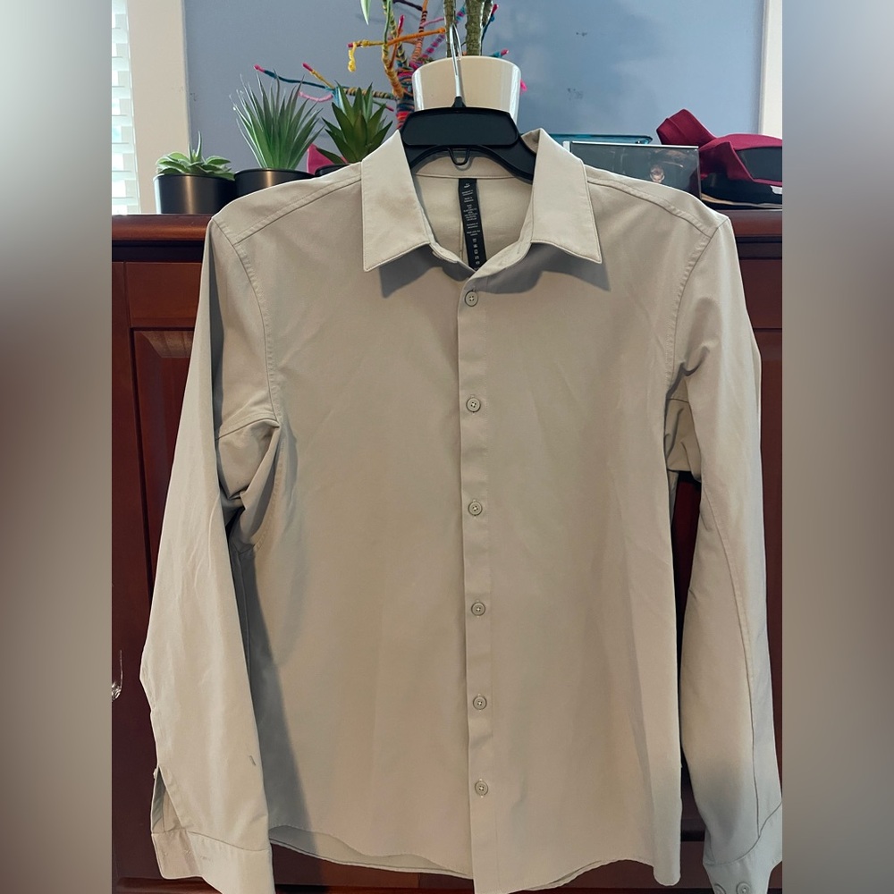 Lululemon men’s dress shirt, size medium